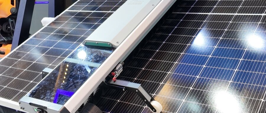 Photovoltaic cleaning machine